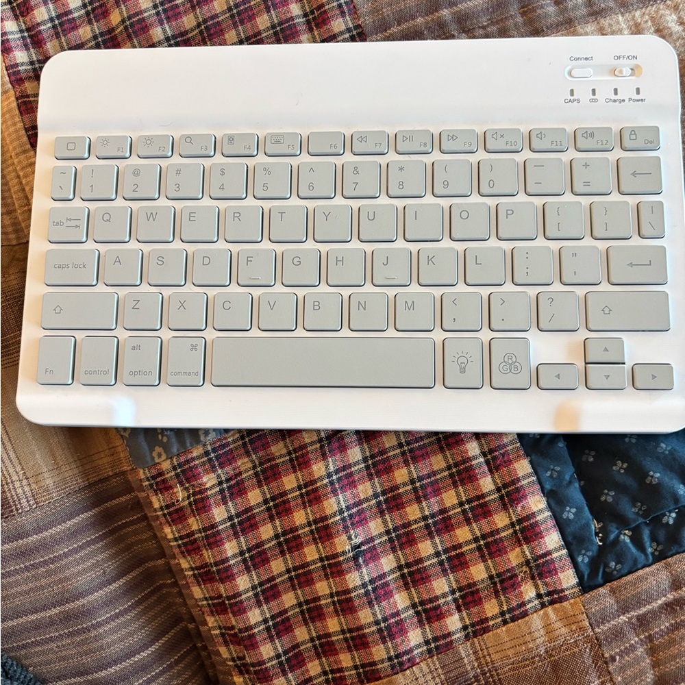 Wireless blue tooth keyboard